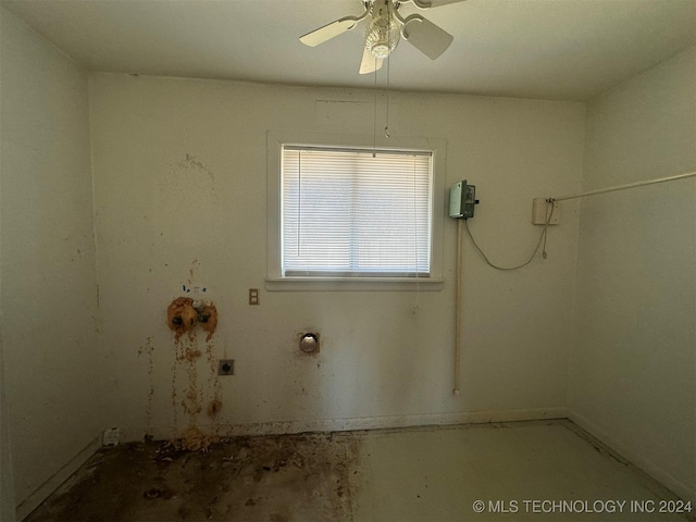 empty room featuring ceiling fan