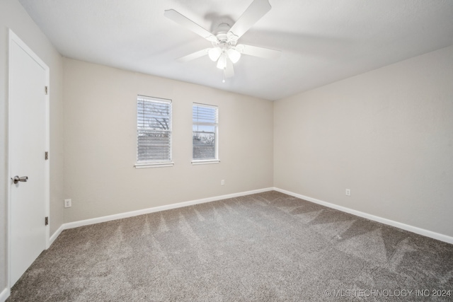 unfurnished room featuring ceiling fan and carpet