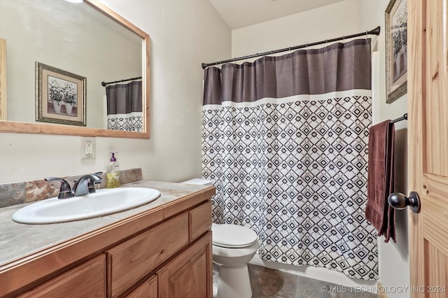 bathroom with a shower with curtain, vanity, and toilet