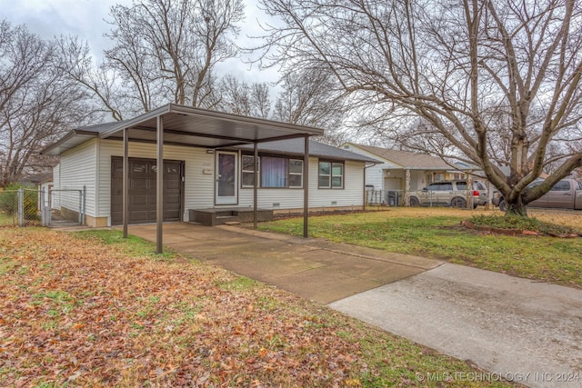 view of front of property with a front lawn