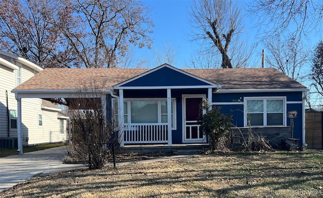 view of front facade featuring covered porch and a carport