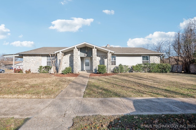 ranch-style home featuring a front lawn