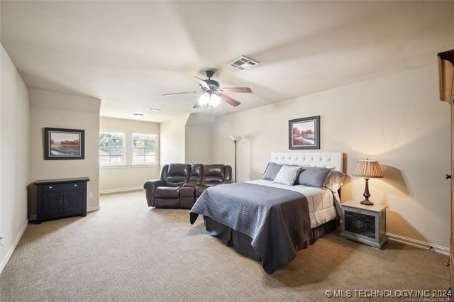 bedroom with carpet flooring and ceiling fan