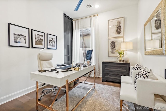 office with baseboards, visible vents, wood finished floors, and recessed lighting