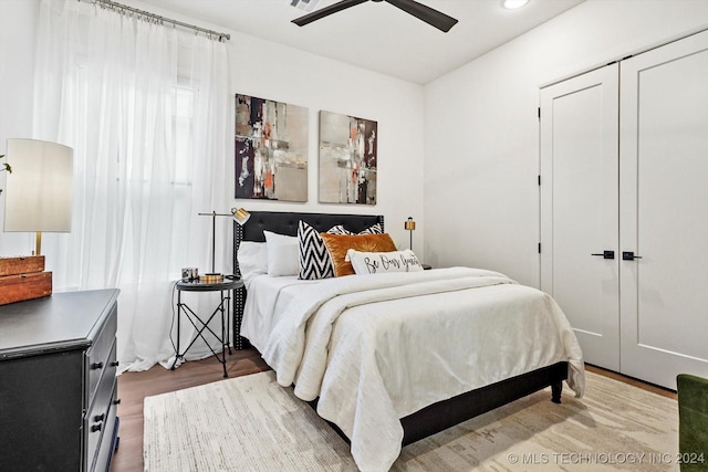 bedroom featuring ceiling fan, recessed lighting, wood finished floors, visible vents, and a closet