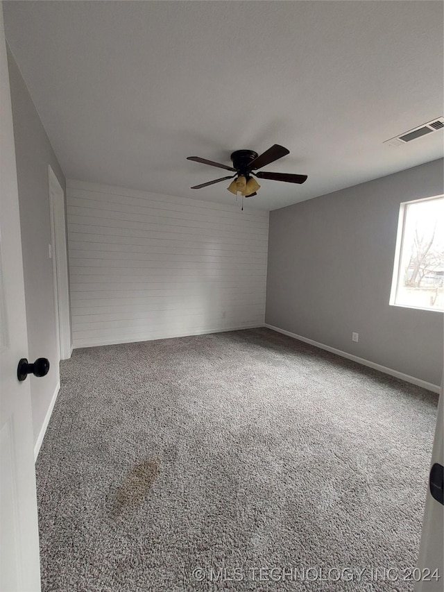 unfurnished room featuring carpet and ceiling fan