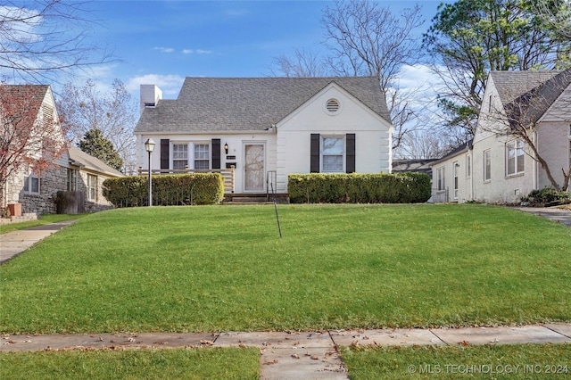 view of front of house with a front lawn