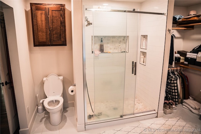 bathroom featuring toilet and an enclosed shower