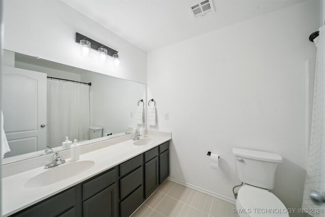 bathroom with vanity, toilet, and curtained shower