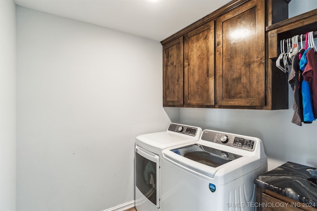 laundry room featuring cabinets and independent washer and dryer