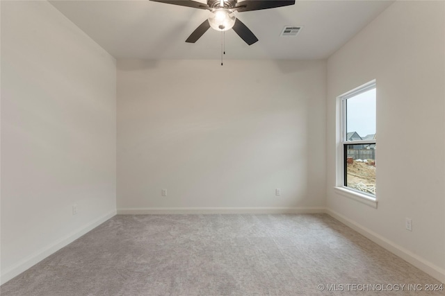 carpeted empty room featuring ceiling fan