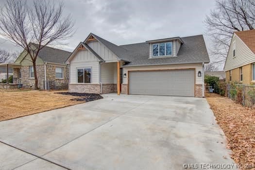 craftsman-style house featuring a garage