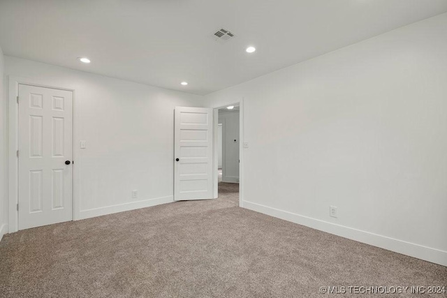 unfurnished room featuring carpet floors