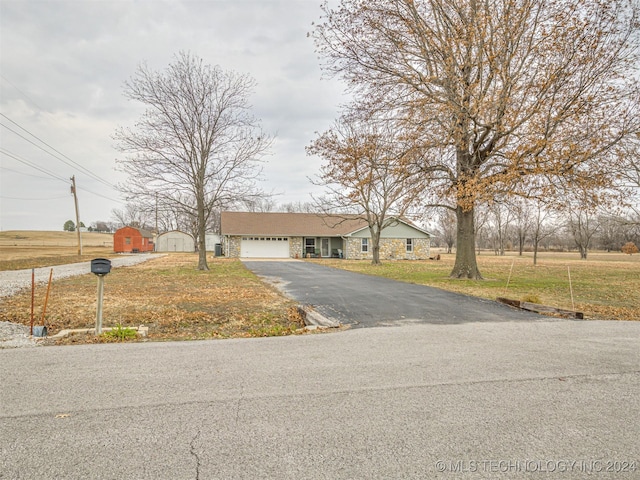 view of front of home featuring a front lawn and a garage