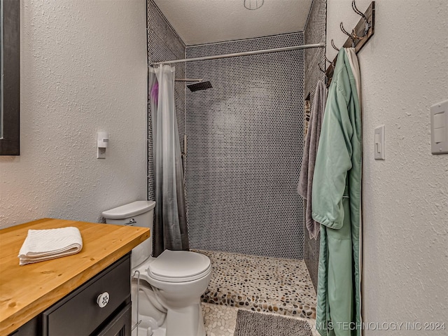 bathroom with a shower with shower curtain, vanity, and toilet