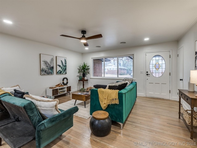 living area with light wood-style floors, baseboards, a ceiling fan, and recessed lighting