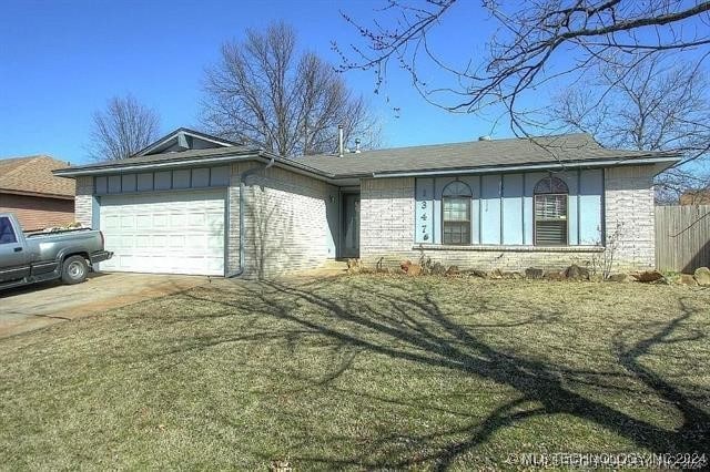 ranch-style home featuring a garage