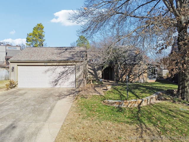 view of front of home featuring a front yard