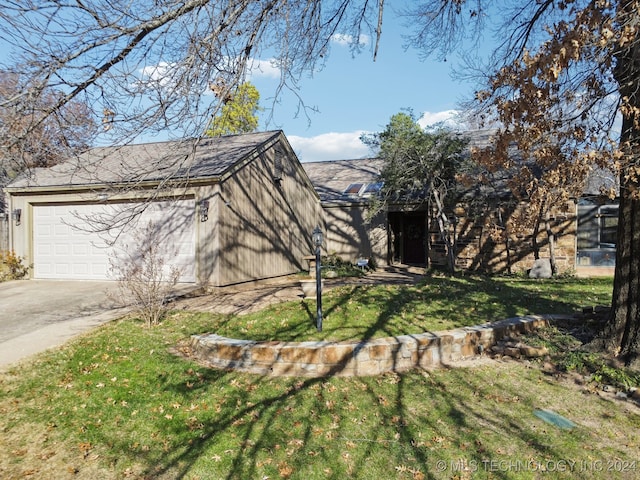 view of yard featuring a garage