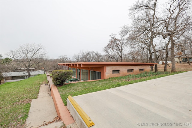 view of front of house with a front yard