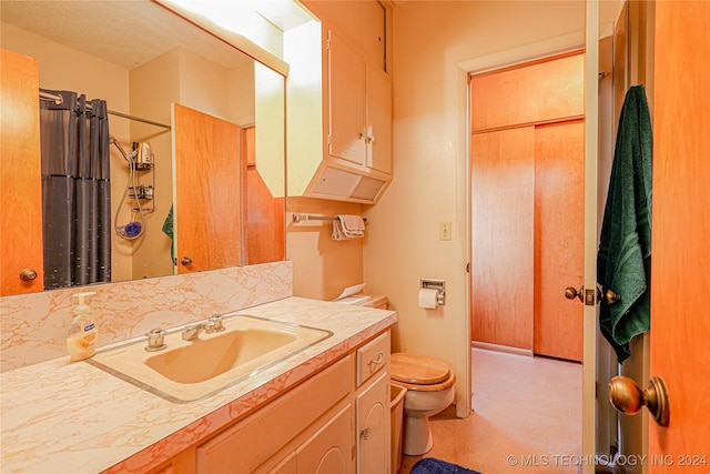 bathroom featuring a shower with curtain, toilet, and vanity