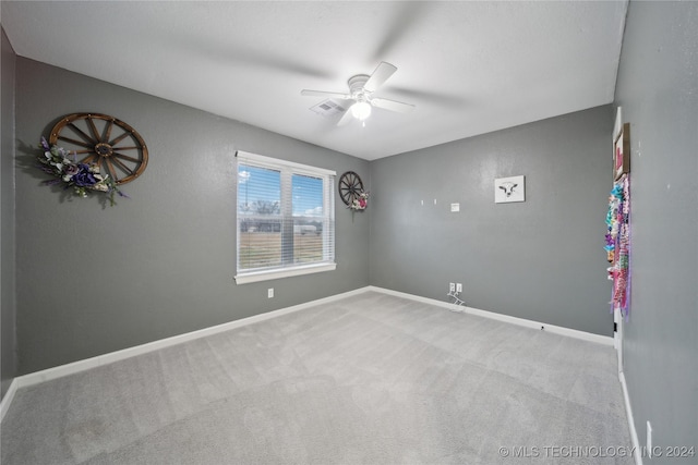 carpeted empty room featuring ceiling fan