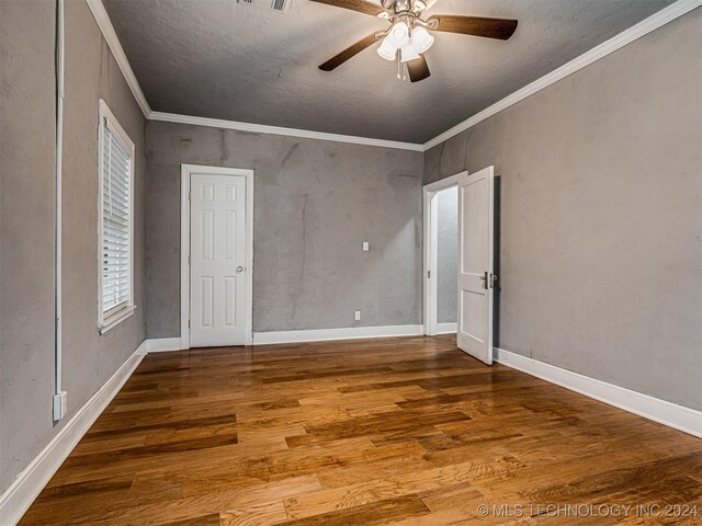 unfurnished bedroom featuring a textured ceiling, hardwood / wood-style flooring, ceiling fan, and crown molding