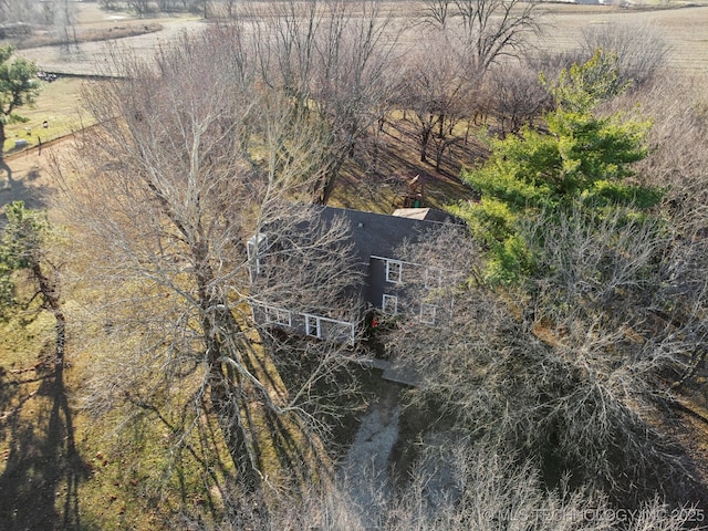 birds eye view of property with a rural view