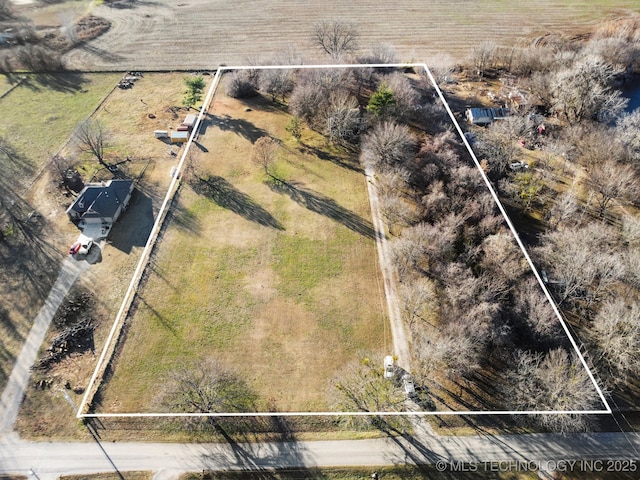 birds eye view of property featuring a rural view