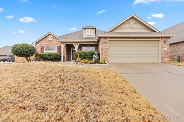 view of front facade featuring a front yard and a garage