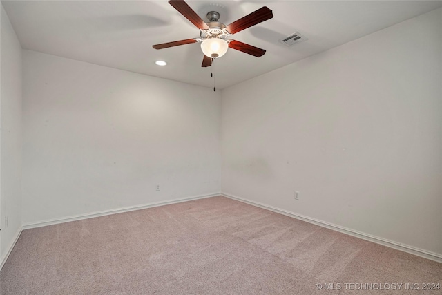 carpeted empty room featuring ceiling fan