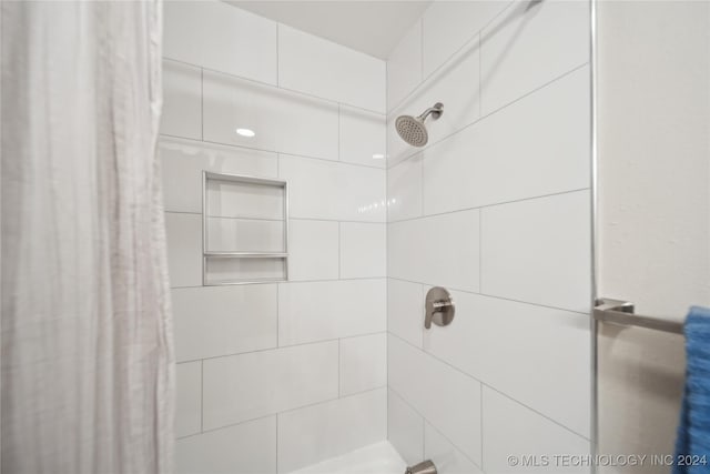 bathroom featuring curtained shower