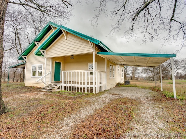 view of front of home featuring covered porch and a carport