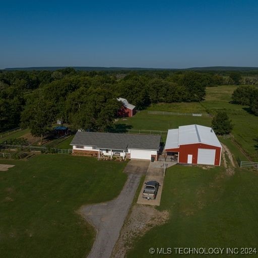 birds eye view of property featuring a rural view