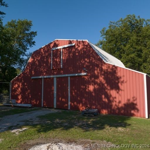 view of outdoor structure