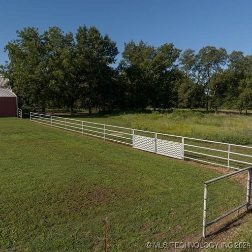 view of yard featuring a rural view