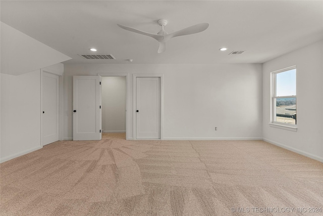 unfurnished room featuring ceiling fan and light colored carpet