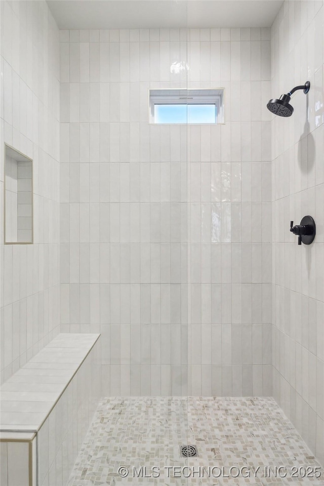 bathroom featuring a tile shower