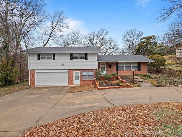 view of front facade featuring a garage