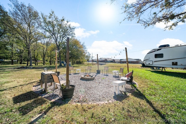 view of yard featuring a fire pit