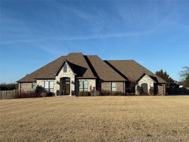 view of front of home featuring a front lawn