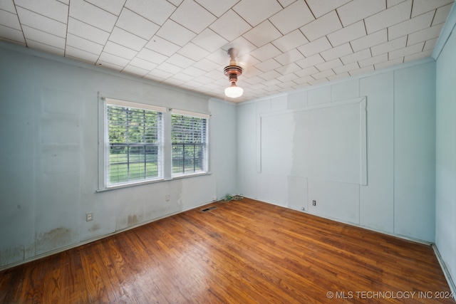 unfurnished room with dark hardwood / wood-style flooring