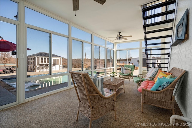 sunroom with ceiling fan