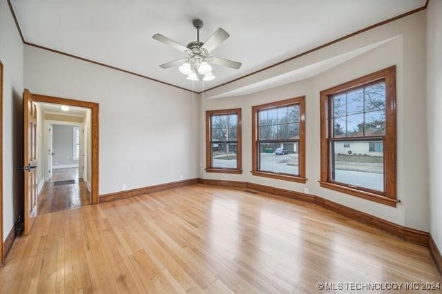 unfurnished room with light wood-type flooring, ceiling fan, and crown molding