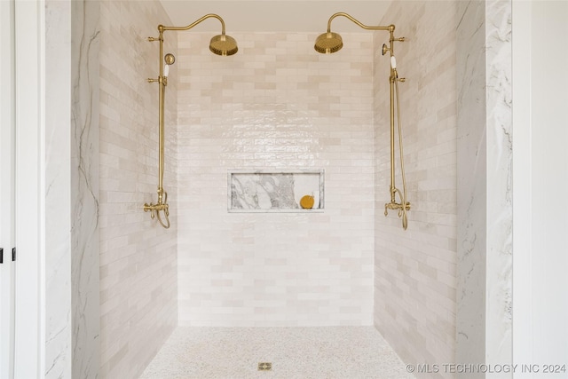 bathroom featuring a tile shower