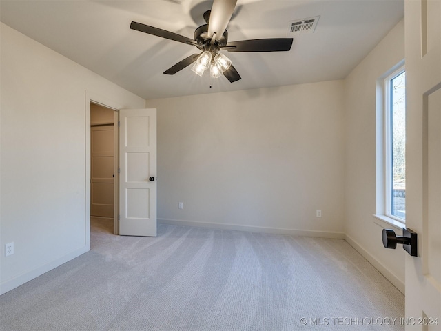 carpeted empty room featuring ceiling fan