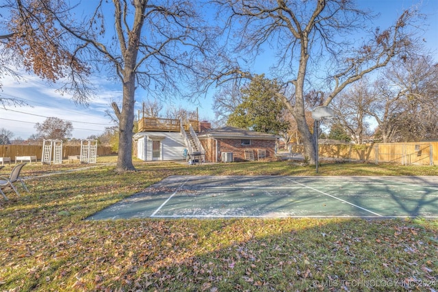 exterior space with a yard