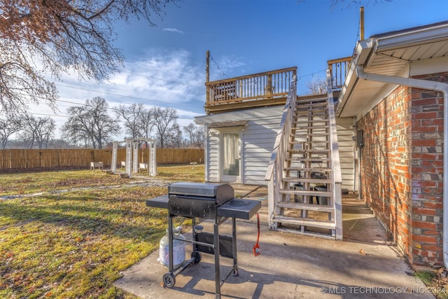 view of yard with a balcony