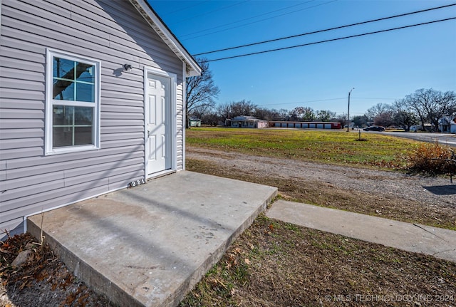 view of yard with a patio area