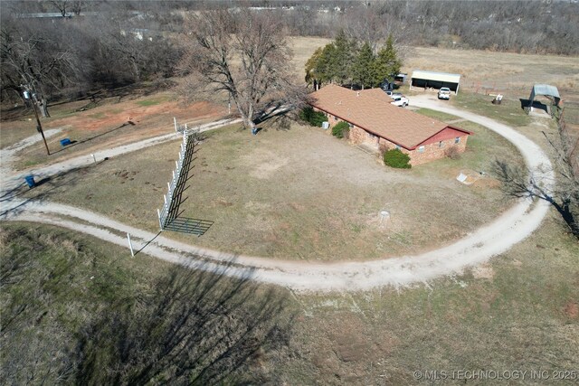 birds eye view of property featuring a rural view